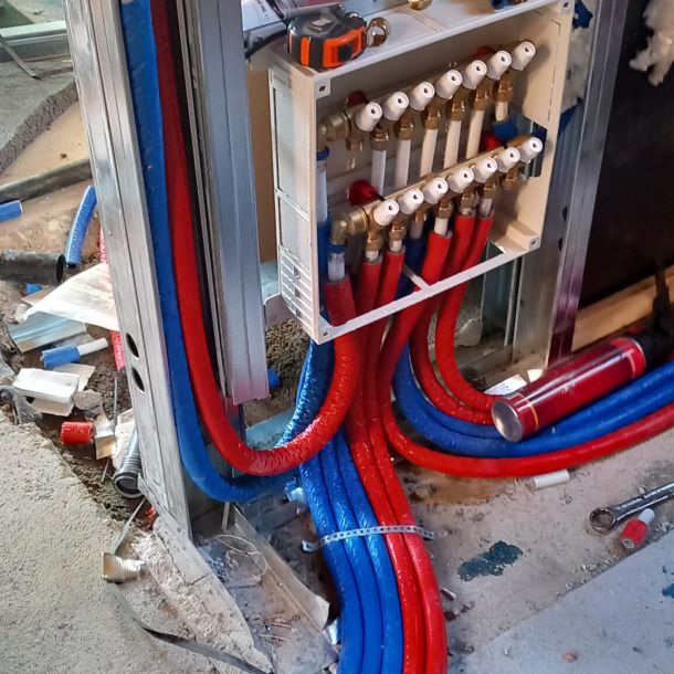 Esempio dalla galleria fotografica di LIFE CLIMA SRL: Impianti idraulici ed elettrici