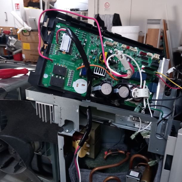 Esempio dalla galleria fotografica di LIFE CLIMA SRL: Riparazione