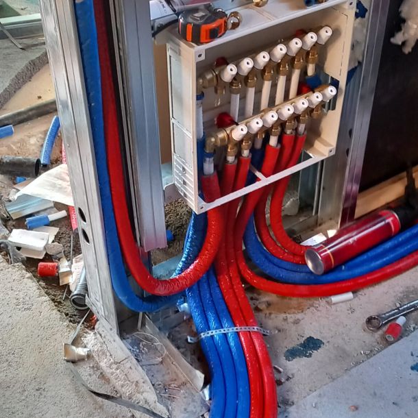 Esempio dalla galleria fotografica di LIFE CLIMA SRL: Impianti idraulici ed elettrici