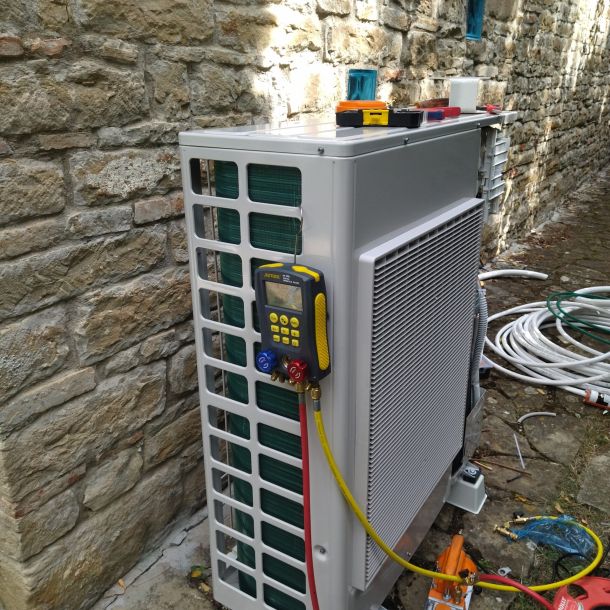 Esempio dalla galleria fotografica di LIFE CLIMA SRL: Pompa di Calore